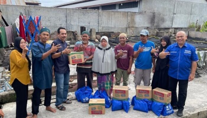 Anggota DPRD Sumut Yahdi Khoir Bantu Korban Kebakaran Sei Merbau