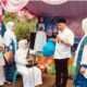Ketua DPD PAN yang juga Wakil Ketua DPRD Tapanuli Selatan, H Borkat SSos saat memberikan bingkisan kepada ibu-ibu peserta pengajian. Waspada/Ist