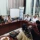 Kepala Dinas Kesehatan Sumut dr Alwi Mujahit Hasibuan MKes didampingi Sekretaris Dinas Kesehatan Sumut Teguh Supriyadi saat berdiskusi dengan Forwakes Sumut di Kantor Dinas Kesehatan Sumut, Rabu (11/1) sore. Waspada/Ist