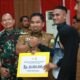 Pj Bupati Aceh Besar Serahkan Bonus Atlet Pora Rp3,6 Miliar