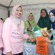 KETUA Tim Penggerak Pemberdayaan Kesejahteraan Keluarga (TP PKK) Sumatera Utara (Sumut), Hj Nawal Lubis saat di stand UMKM. Waspada/ist