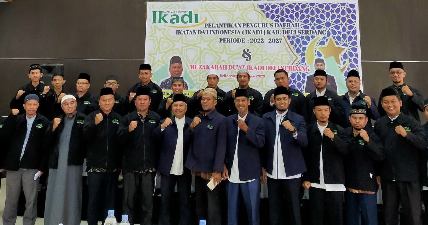 Pengurus Daerah Ikatan Dai Indonesia (PD IKADI) Kabupaten Deliserdang yang dilantik foto bersama di Gedung P3UD Jalan Lintas Sumatera ,Tanjung Morawa, Kabupaten Deliserdang, Minggu (05/02/2023). Waspada/Ist