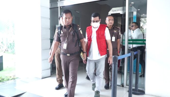<em>Rugikan Negara Rp 1,4 Miliar, Kejati Sumut Tahan Tersangka F</em>