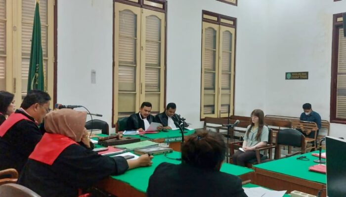 Dituntut Jaksa 3 Tahun Atas Kasus ITE, Sevinia Minta Dibebaskan