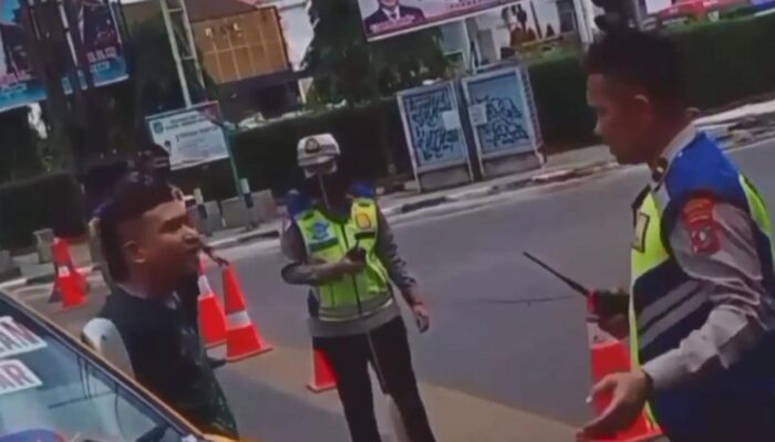 Viral Di Medsos, Pria Marah-marah Sama Polantas Soal Penutupan Jalan