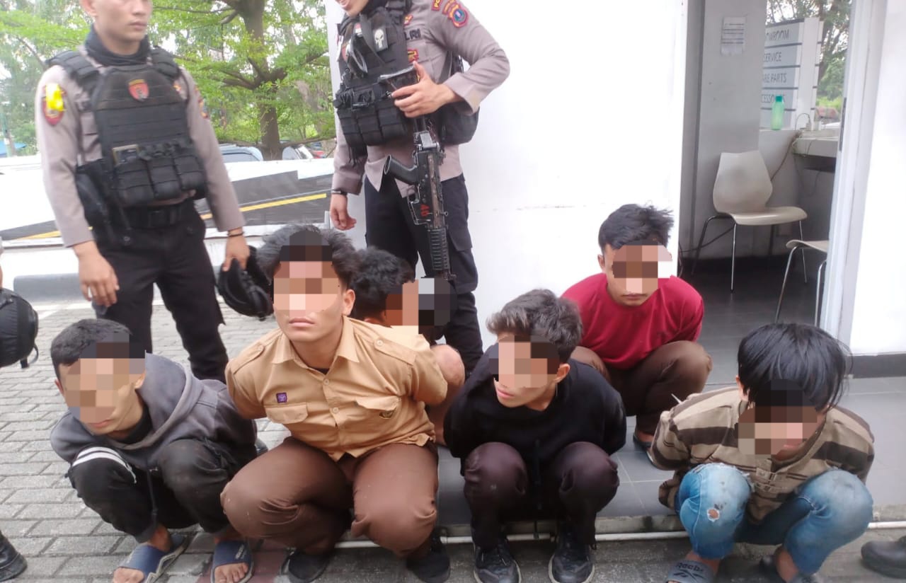 Enam pelajar anggota geng motor diduga hendak tawuran diamankan Tim Patroli Reaksi Cepat Dit Samapta Polda Sumut, Sabtu (4/2).Waspada/Ist