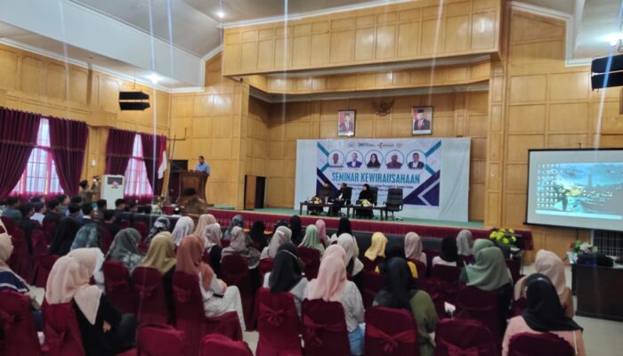Seratus Kaum Milenial Langsa Seminar Kewirausahaan