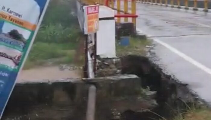 Jembatan Lintas Jalan Nasional Terancam Ambruk Dan Lumpuh