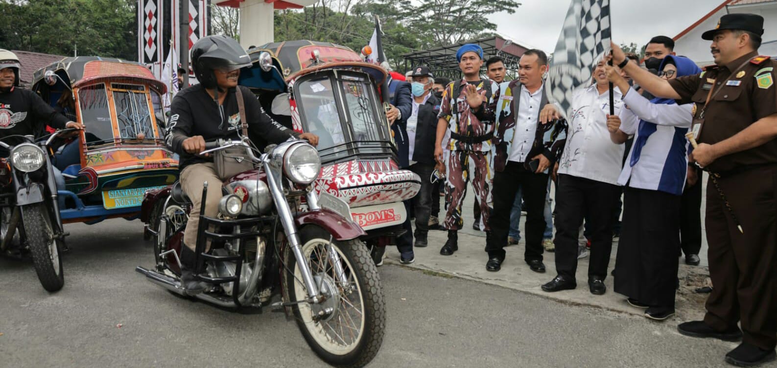 Tim Ekspedisi Geopark Kaldera Toba Keliling Naik Becak Di P.Siantar
