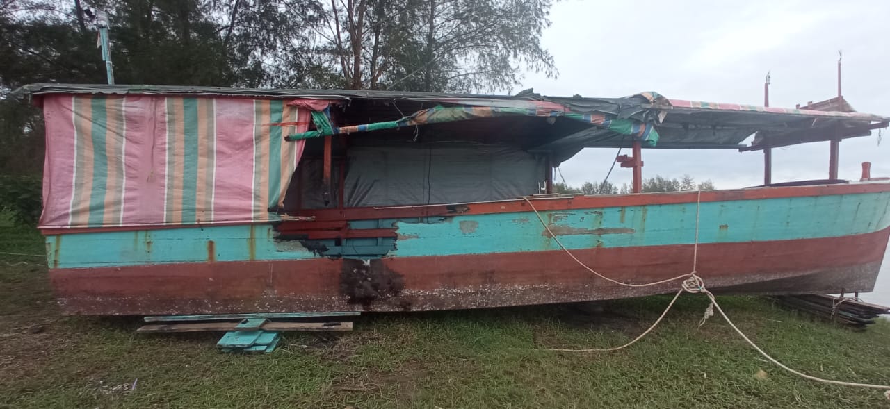 Sedang Rehab Dan Pengecatan, Perahu Nelayan Pulo Sarok Terbakar