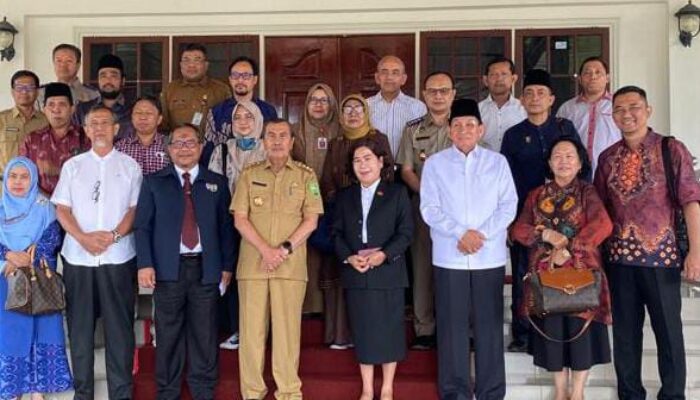 Gubernur Riau Terima Peneliti Tanah Ulayat USU