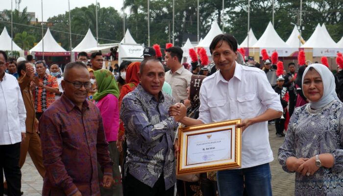 HPN 2023 Pendiri Harian Waspada Terima Penghargaan Tokoh Pelopor Jurnalis Perempuan