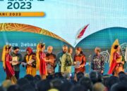 Pendiri Waspada Terima Penghargaan Tokoh Pers HPN 2023