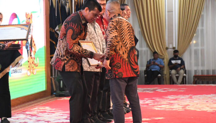 Pangdam I/BB Terima Penghargaan Tokoh Peduli PWI