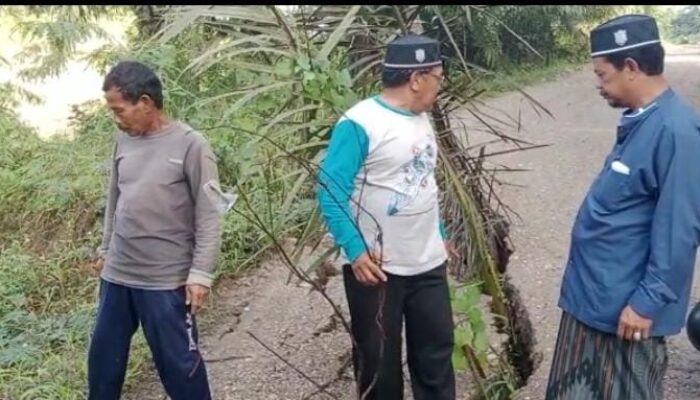 Di Bireuen, Jalan Penghubung Dua Kecamatan Longsor