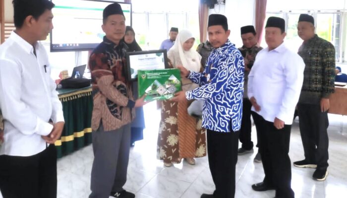 MAN 1 Padangsidimpuan Terima Penghargaan Dari UIN Syahada