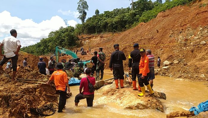 Kades Korban Longsor Belum Ditemukan, Sat Brimob Turunkan Puluhan Personel