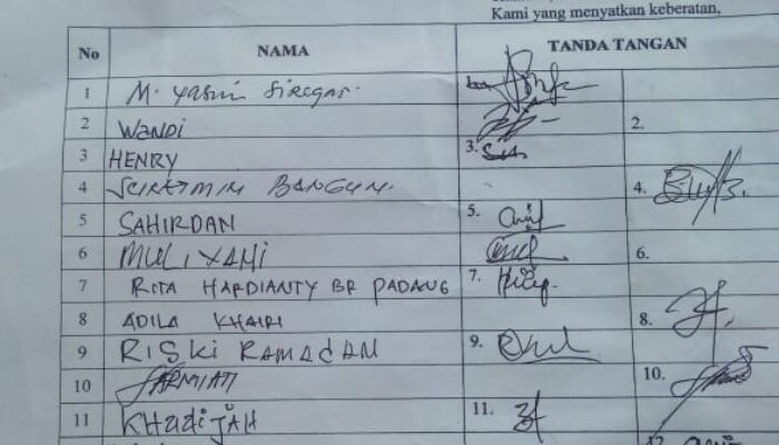 Warga Protes Pembuangan Limbah Ke Parit