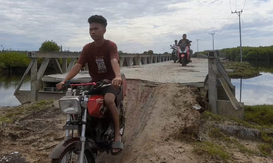 Menjajal Lintasan Darat, Menuju Daerah Terisolir Desa Kayu Menang