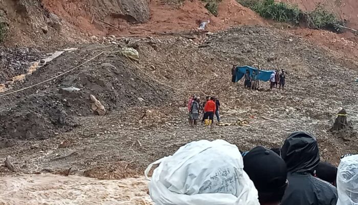 Jenazah Kades Tertimbun Longsor Ditemukan