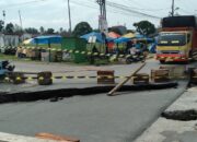 Jalan Rambung Merah-P. Siantar Putus Akibat Longsor