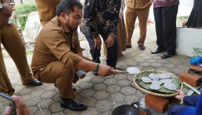 Tradisi “Toet Apam” Bulan Rajab Di Aceh Besar