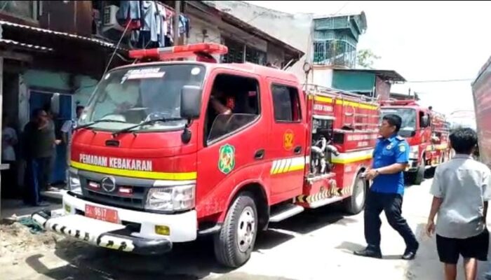 Kompor Gas Meledak, Warung Gorengan Nyaris Terbakar