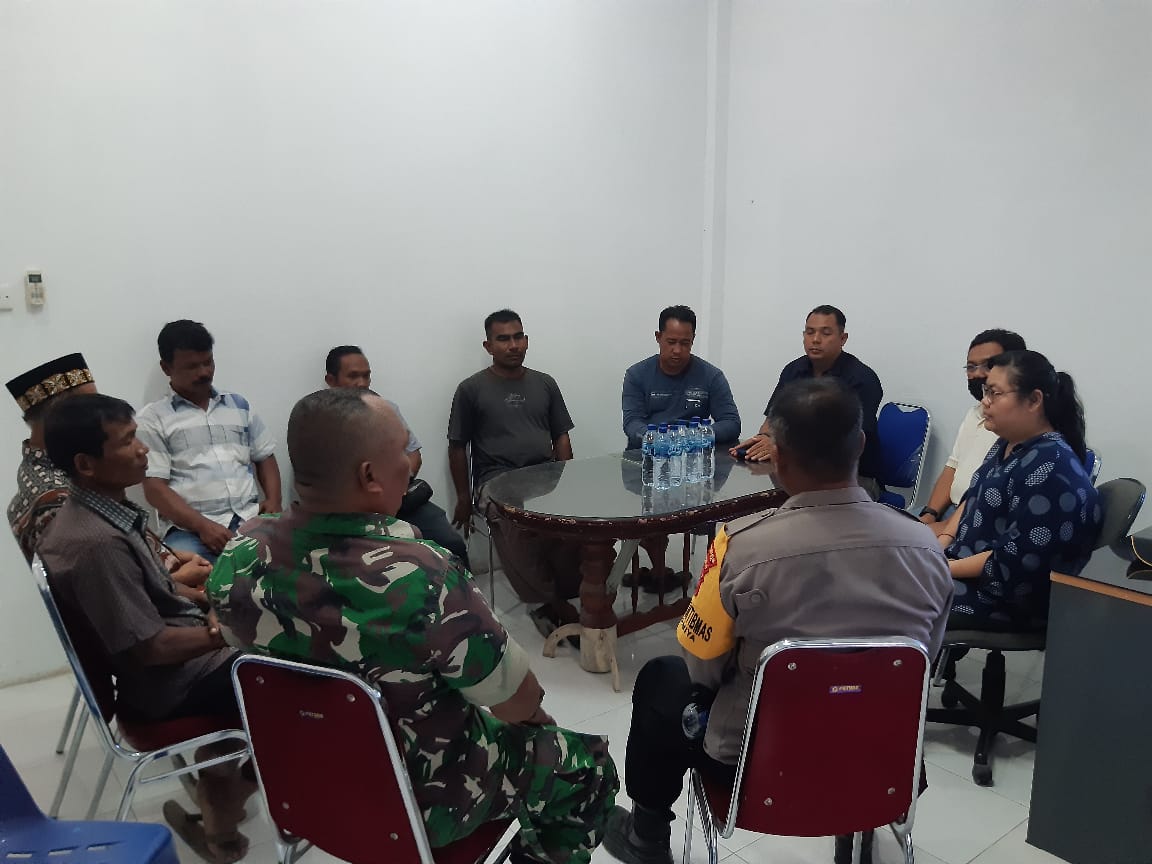 Puluhan Warga Blokir Jalan Masuk PKS Ensem