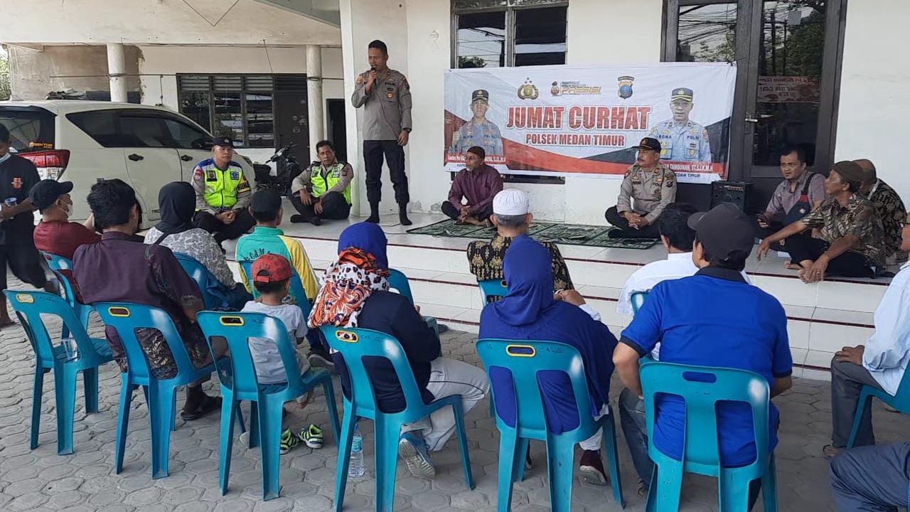 Kapolsek Medan Timur Tampung Keluhan Masyarakat Di Musholla Aceh Sepakat