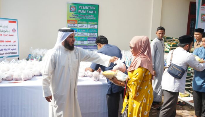 Masyarakat Sibreh Terima 200 Paket Dari Pesantren Imam Syafi’i