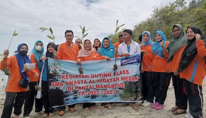 SMA Al-Hidayah Medan Peduli Lingkungan Tanam Pohon Mangrove