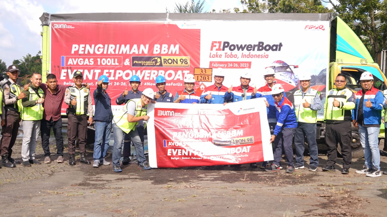 Pertamina melalui Pertamina Patra Niaga Regional Sumbagut mengirimkan Avgas ke Balige, Kabupaten Toba, Selasa (21/2). Hal ini dilakukan Pertamina untuk mendukung penyelenggaraan kejuaraan dunia F1 Powerboat atau F1H2O.