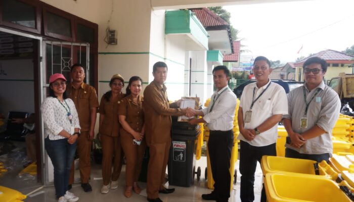 Dukung F1H2O, TPL Serahkan 150 Unit Tempat Sampah