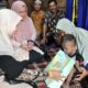 Ketua PKK Aceh Besar Besuk Dan Santuni Bocah Penderita Bocor Jantung