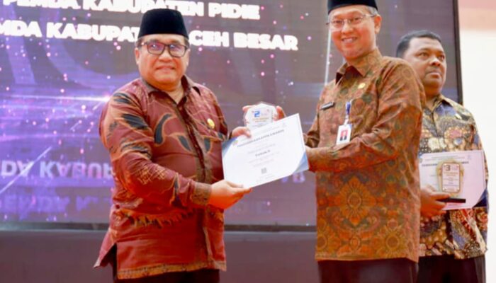 Pj Bupati Pidie Terima Awards Terbaik II Dari Kemenkeu