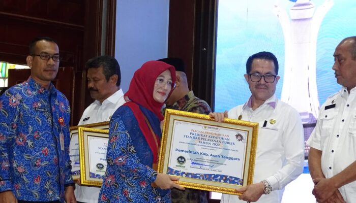 Pemkab Agara Terima Penghargaan Dari Ombudsman