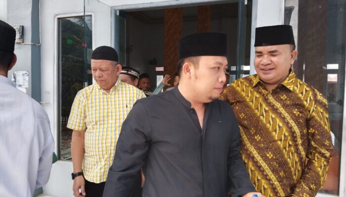 Jumat Berkah, Anggota DPR RI Salim Fakhry Bagikan 200 Nasi Kotak