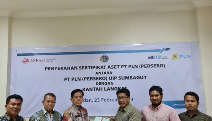 PLN UIP Sumbagut Kembali Terima 55 Sertipikat Aset dari Kantah Langkat