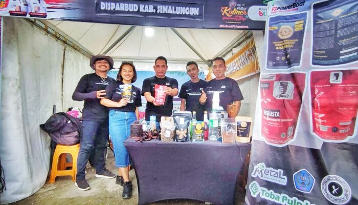 Stand UMKM Binaan TPL Ramaikan Event Rally F1H2O Di Perairan Danau Toba