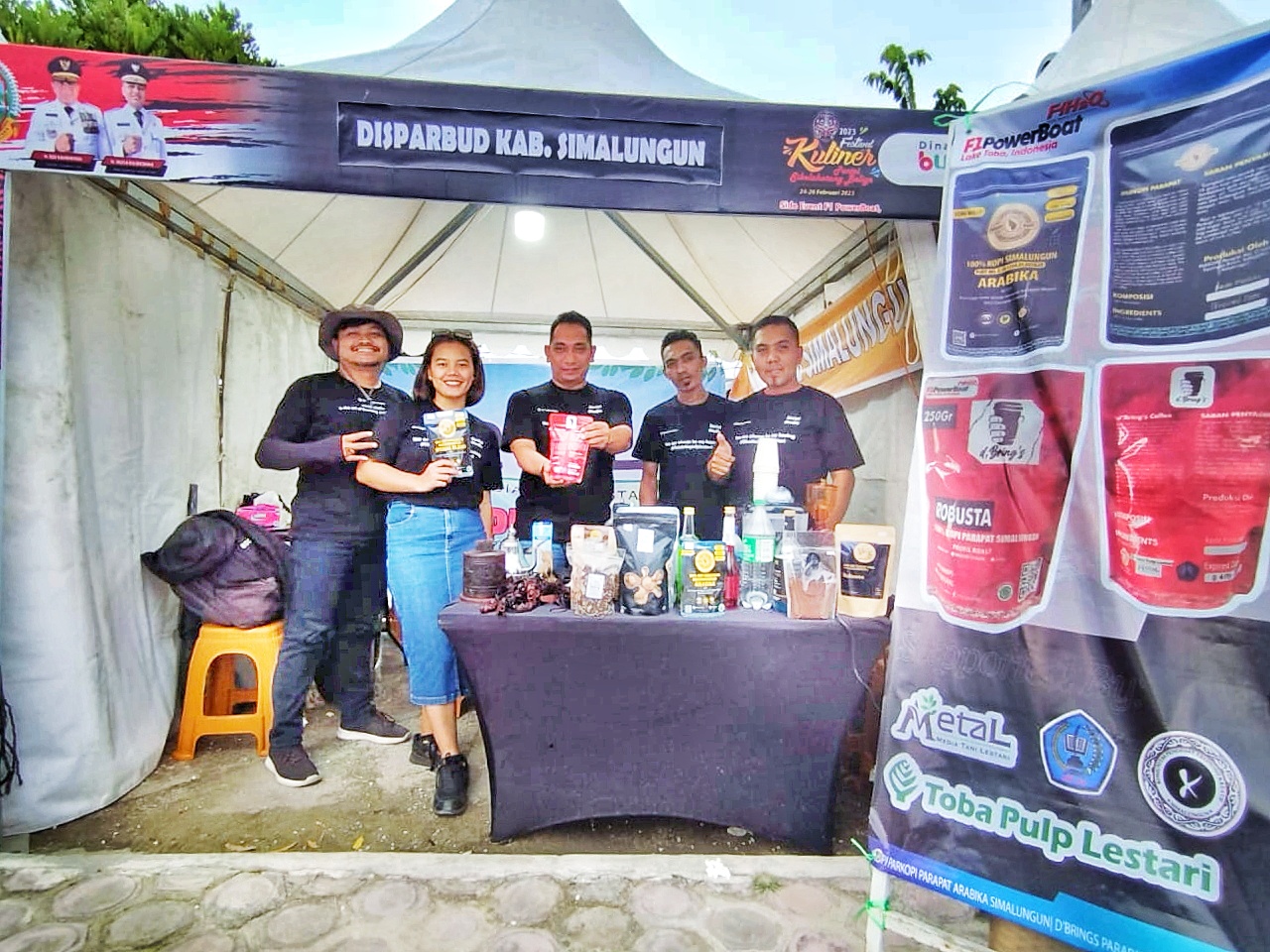 Stand UMKM Binaan TPL Ramaikan Event Rally F1H2O Di Perairan Danau Toba