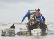 Kapal Ikan Tenggelam Dihantam Ombak Di Selat Malaka