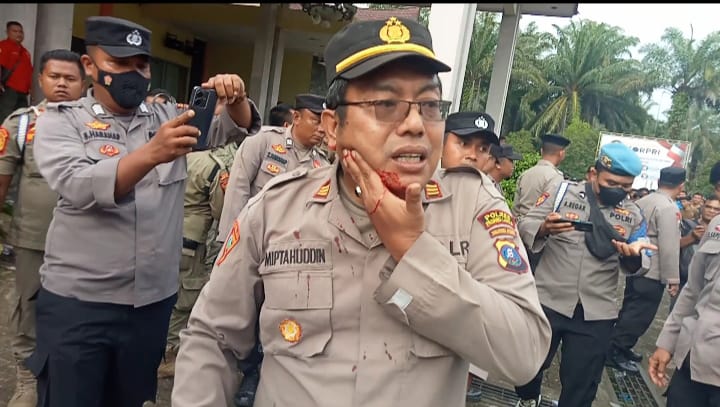 Ribuan Massa Minta Kemendagri Tegas Soal Kepemimpinan Di Palas