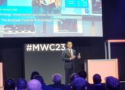 Direktur Utama PT PLN (Persero), Darmawan Prasodjo saat menjadi pembicara pada ajang Mobile World Congress (MWC) 2023 di Barcelona guna mengajak kekuatan internasional berkolaborasi dalam transisi energi.