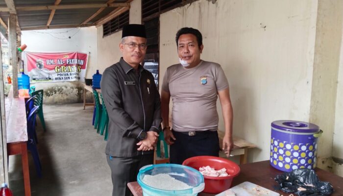 Sekda Palas Jenguk Kapolsek Barumun Yang Terluka Saat Amankan Demo