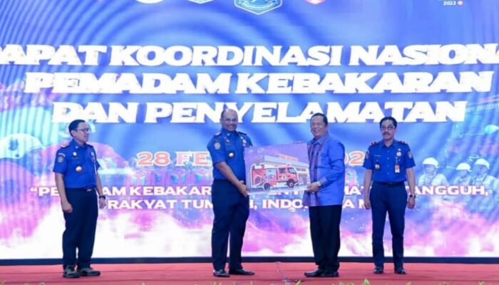 Padang Sidempuan Dapat 3 Unit Damkar Dan 1 Ambulance Dari Kemendagri