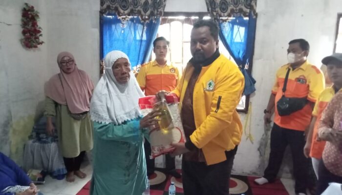 Helmax Alex Tampubolon Berikan Ratusan Paket Sembako Kepada Warga Belawan