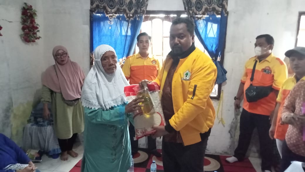 Helmax Alex Tampubolon Berikan Ratusan Paket Sembako Kepada Warga Belawan
