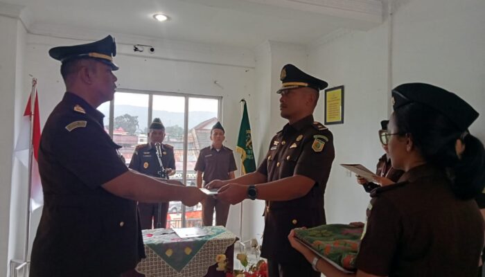Kejari Tobasa Gelar Sertijab Kasi Intelijen Dari Gilbeth Kepada Oloan