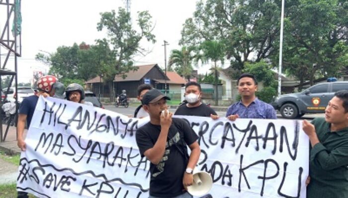 Mahasiswa Minta Evaluasi Kinerja KPU Labura