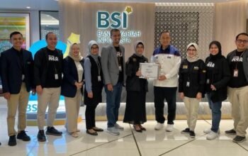 Sukses Implementasikan AKHLAK, BSI Raih Penghargaan ESQ
